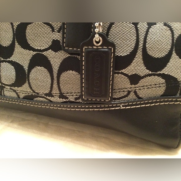 Coach Hampton signature flap satchel. Smoke free and pet free home. - Picture 4 of 16